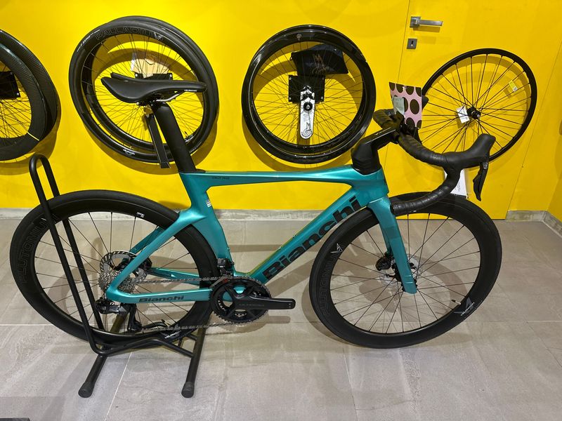 Used Bianchi Oltre Shimano Ultegra Di2 2025 Road & Gravel