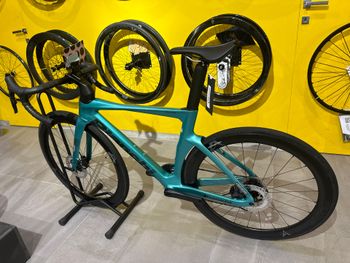 Used Bianchi Oltre Shimano Ultegra Di2 2025 Road & Gravel — image 4 of 4