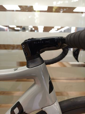 Brugt Factor O2 Shimano 105 Di2 2024 Road & Gravel — billede 4 af 13