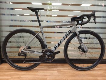 Factor, O2 Shimano 105 Di2