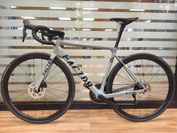 Brugt Factor O2 Shimano 105 Di2 2024 Road & Gravel — billede 7 af 13