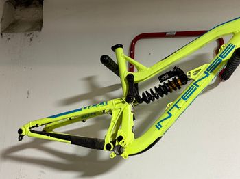 Intense, Uzzi Frameset