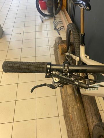 Brugt Pivot Shuttle AM Shimano Deore XT 2024 Mountainbike — billede 10 af 11