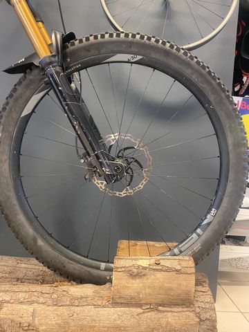 Brugt Pivot Shuttle AM Shimano Deore XT 2024 Mountainbike — billede 4 af 11
