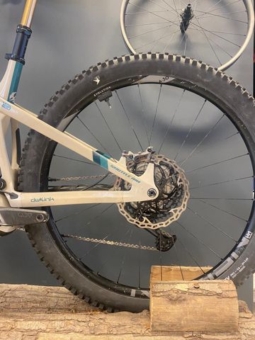 Brugt Pivot Shuttle AM Shimano Deore XT 2024 Mountainbike — billede 9 af 11
