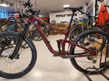 Used Giant Trance X Advanced 2 2024 2024 Mountainbike, Red, 29 — image 2 of 3
