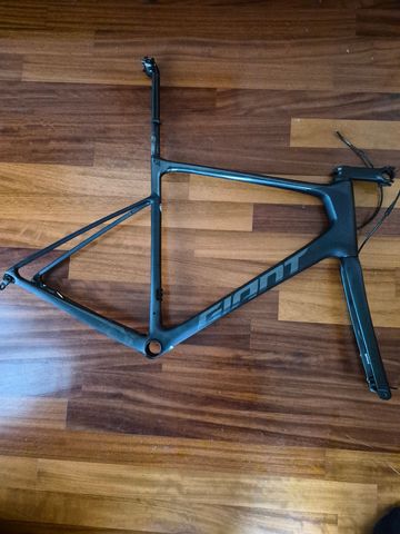 Used Giant Defy Advanced Pro 0 2022 Frameset 2022 Road & Gravel, Black — image 1 of 5
