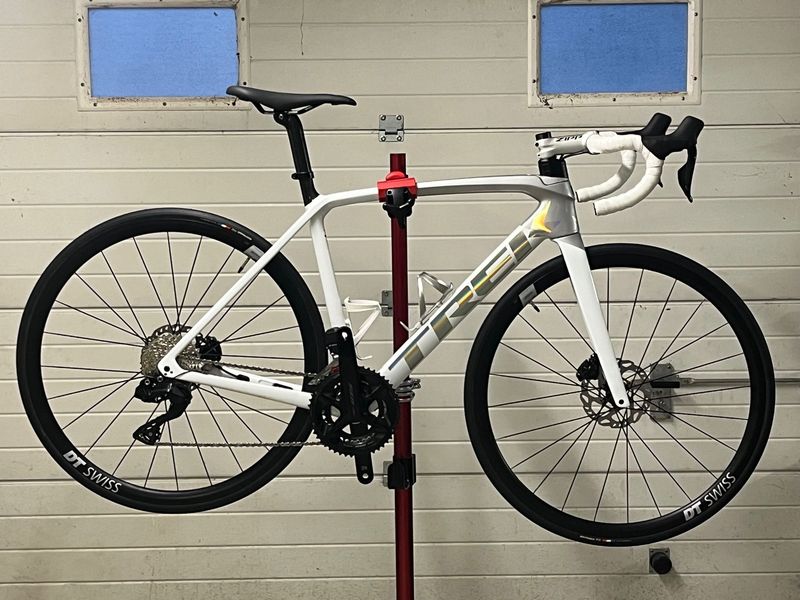Used Trek Sl7 2023 2023 Road & Gravel, White — image 1 of 10