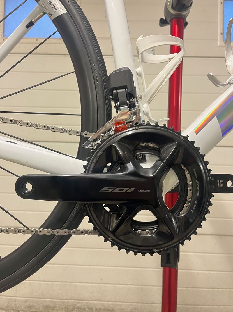 Used Trek Sl7 2023 2023 Road & Gravel, White — image 7 of 10