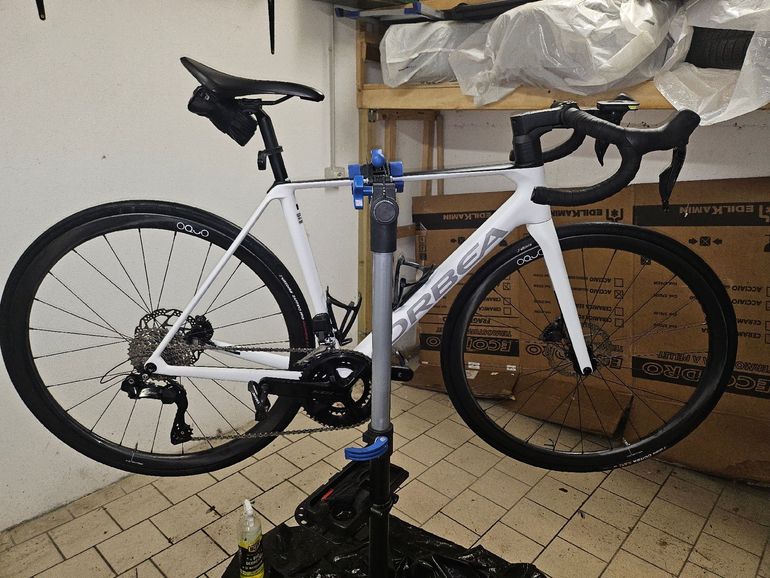 Used Orbea ORCA AERO M35iLTD PWR 2024 2024 Road & Gravel, White — image 5 of 6