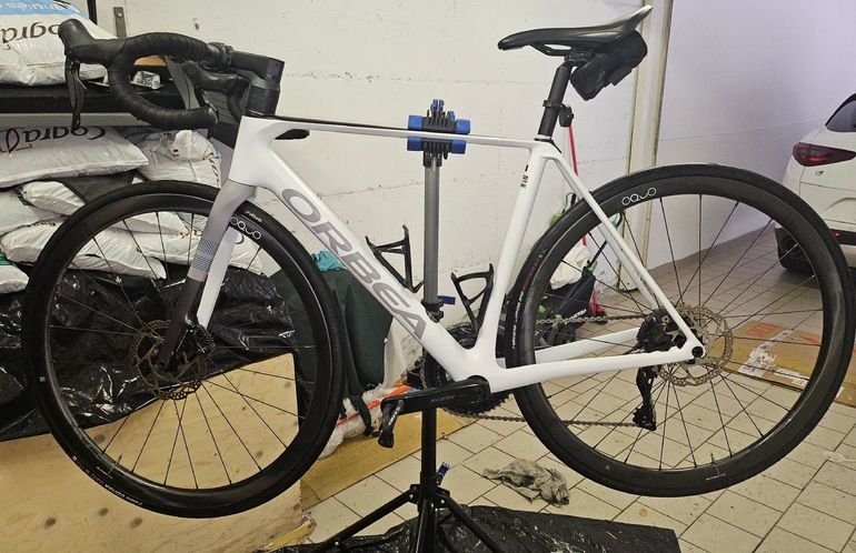 Used Orbea ORCA AERO M35iLTD PWR 2024 2024 Road & Gravel, White — image 6 of 6