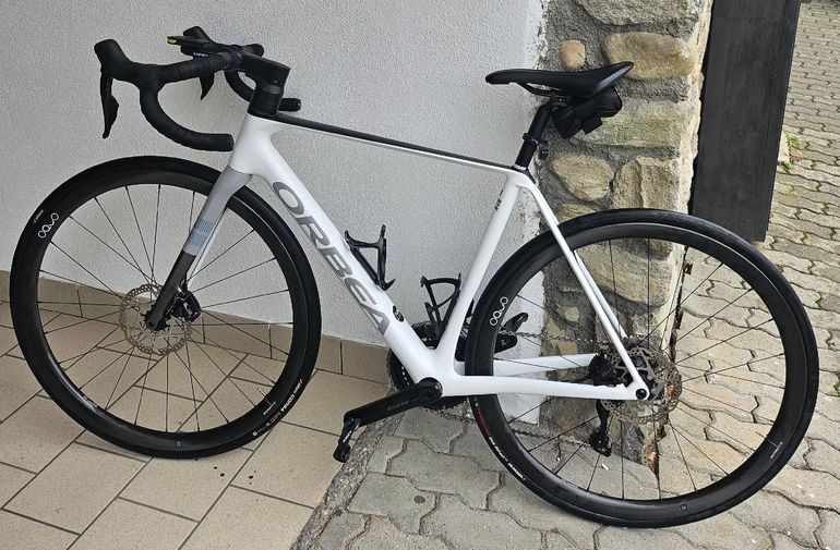 Used Orbea ORCA AERO M35iLTD PWR 2024 2024 Road & Gravel, White — image 2 of 6