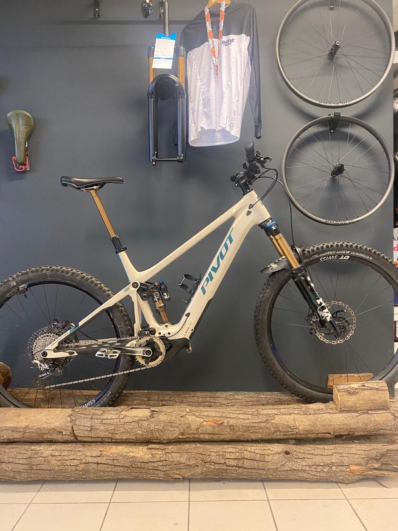 Used Pivot Shuttle AM Other Shimano 2024 MTB