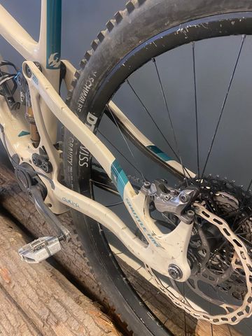 Brugt Pivot Shuttle AM Other Shimano 2024 Mountainbike — billede 8 af 12
