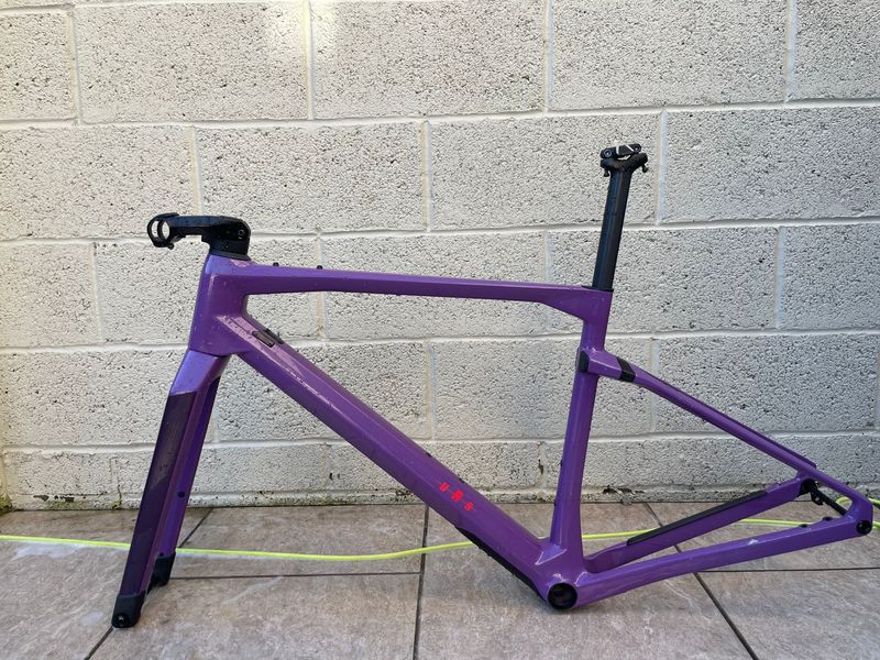 Used BMC URS 01 ONE 2021 Frameset 2021 Road & Gravel, Purple — image 2 of 3