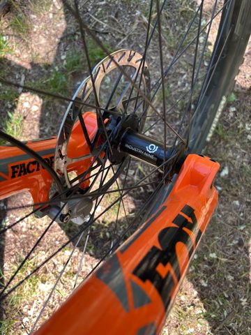 Used Giant Glory SRAM GX 2025 Mountainbike, Blue, 29 — image 11 of 12