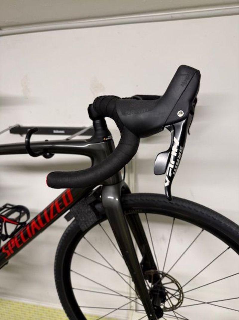 Używany Specialized Diverge Base Carbon 2021 2021 Road & Gravel — zdjęcie 2 z 9