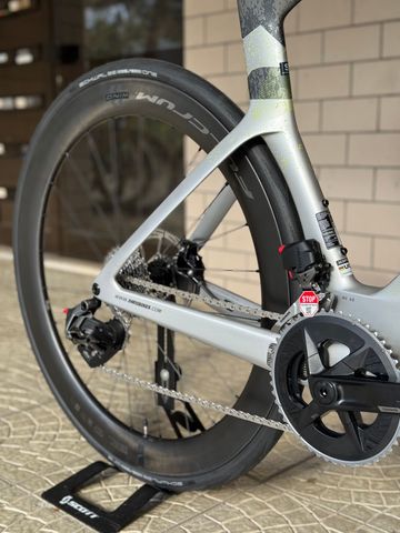 Scott Foil RC 30 2024 2024 Road & Gravel usato, Grigio chiaro — immagine 9 di 9