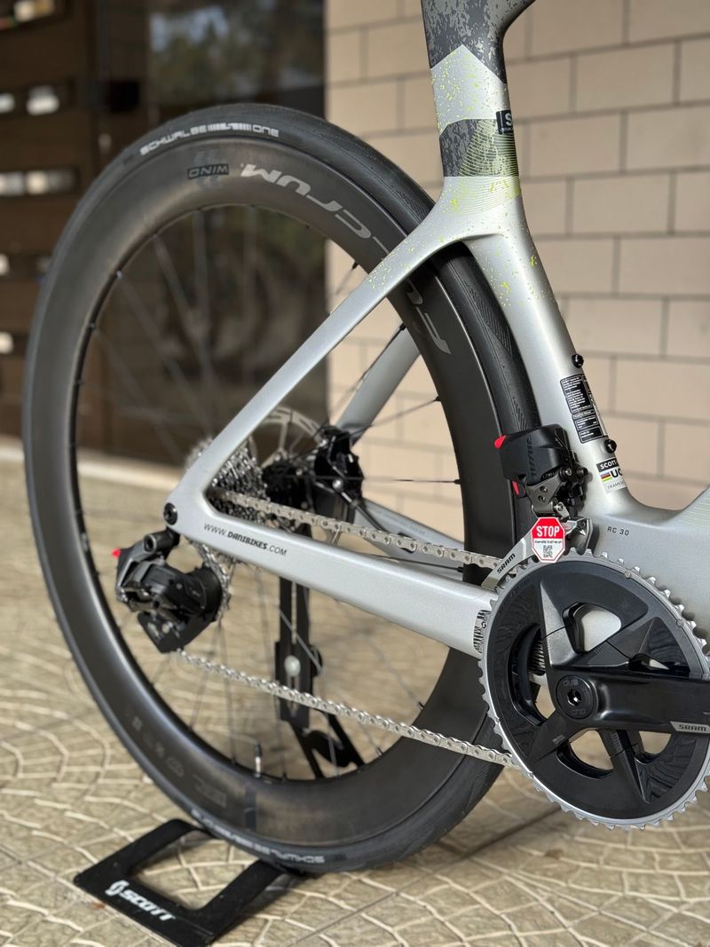 Scott Foil RC 30 2024 2024 Road & Gravel usato, Grigio chiaro — immagine 9 di 9