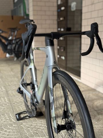 Scott Foil RC 30 2024 2024 Road & Gravel usato, Grigio chiaro — immagine 8 di 9