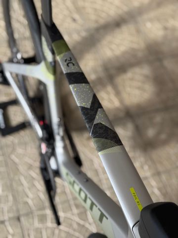Scott Foil RC 30 2024 2024 Road & Gravel usato, Grigio chiaro — immagine 6 di 9