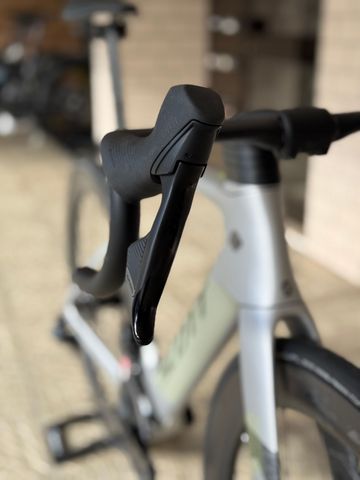 Scott Foil RC 30 2024 2024 Road & Gravel usato, Grigio chiaro — immagine 7 di 9