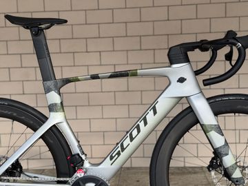 Scott Foil RC 30 2024 2024 Road & Gravel usato, Grigio chiaro — immagine 2 di 9
