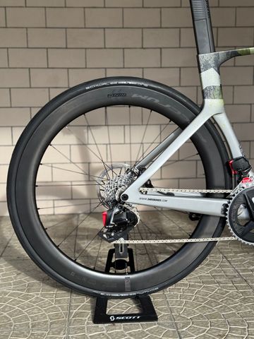 Scott Foil RC 30 2024 2024 Road & Gravel usato, Grigio chiaro — immagine 4 di 9