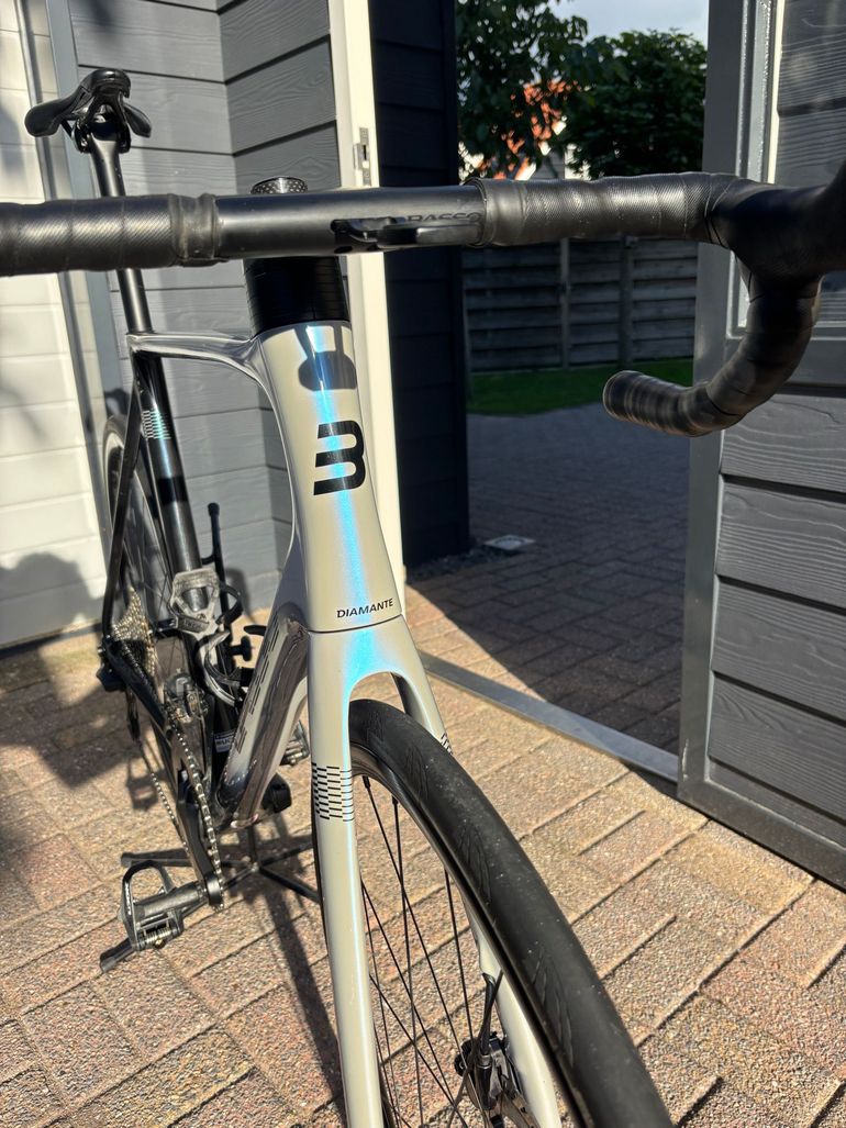 Basso Diamante Shimano Ultegra Di2 2024 Road & Gravel d'occasion — image 12 sur 12