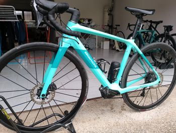 Used Bianchi Infinito Ultegra 2023 2023 Road & Gravel, Green — image 3 of 10