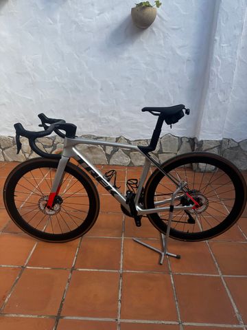 Używany Trek Madone SL 7 Gen 8 2025 2025 Road & Gravel