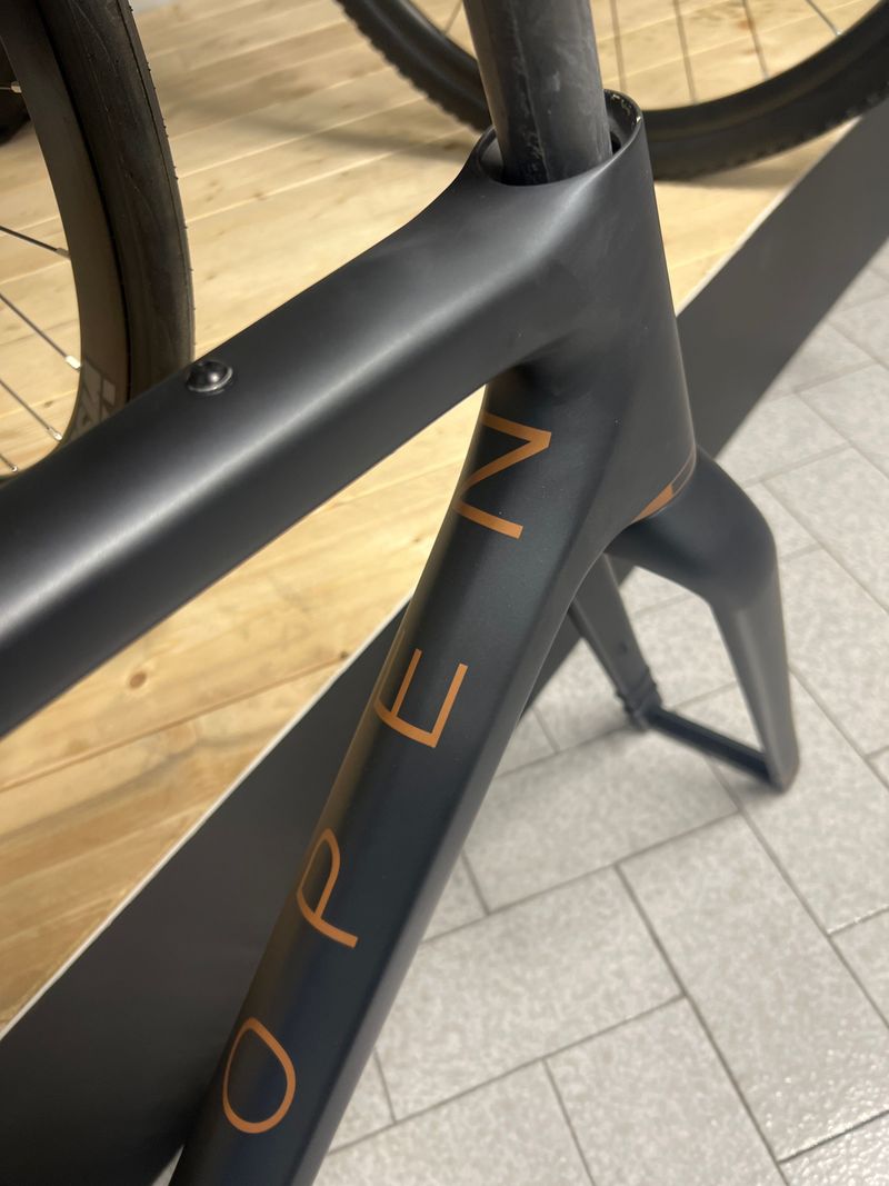 Used Open Frame 2025 Road & Gravel, Black — image 2 of 5