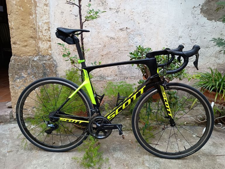 Used Scott Foil Shimano Dura Ace 2017 Road & Gravel, Negro — image 1 of 5