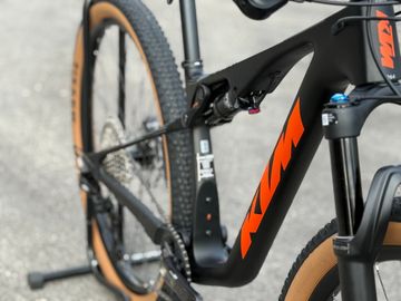 Brugt KTM Scarp Elite 2024 2024 Mountainbike — billede 8 af 11