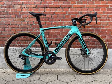 Brugt Bianchi Oltre XR4 CV Full Carbon Disc Shimano Ultegra Di2/Size 53/Vision Metron 2021 Road & Gravel