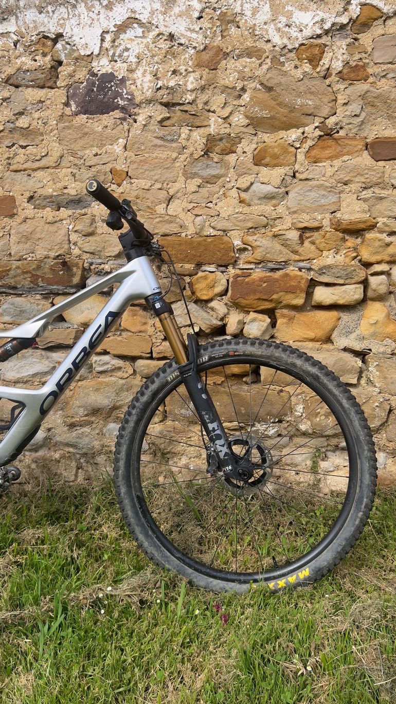 Used Orbea OCCAM SL M-LTD 2024 2024 Mountainbike, Light Gray, 29 — image 5 of 10