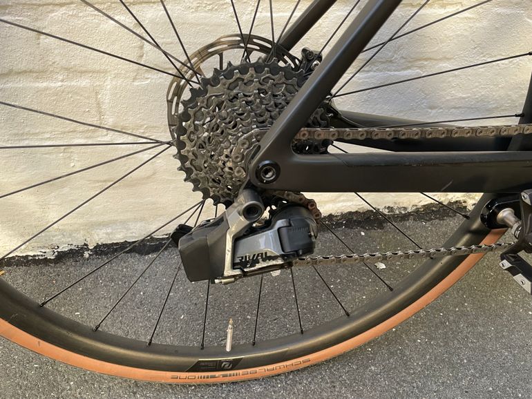 Used Scott Addict RC 30 2022 Road & Gravel, Green — image 9 of 10
