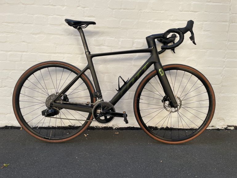 Used Scott Addict RC 30 2022 Road & Gravel, Green — image 1 of 10