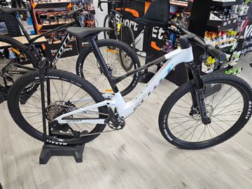 Używany Scott Bicicletta SCOTT Spark RC Team 2025 2025 MTB