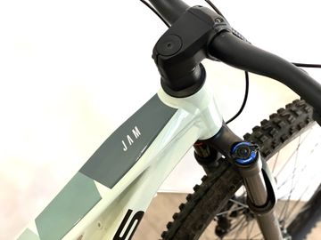 Used Focus JAM 6.8 2022 2022 Mountainbike, White, 29 — image 2 of 8