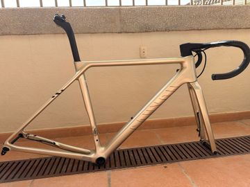 Used Canyon Ultimate CFR Disc Di2 2022 Frameset 2022 Road & Gravel, Light Gray — image 3 of 28