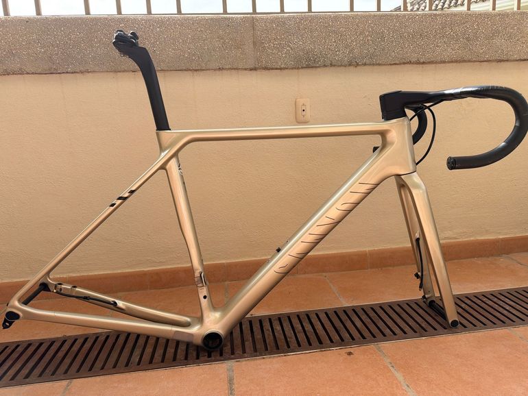 Brugt Canyon Ultimate CFR Disc Di2 2022 Frameset 2022 Road & Gravel — billede 3 af 28