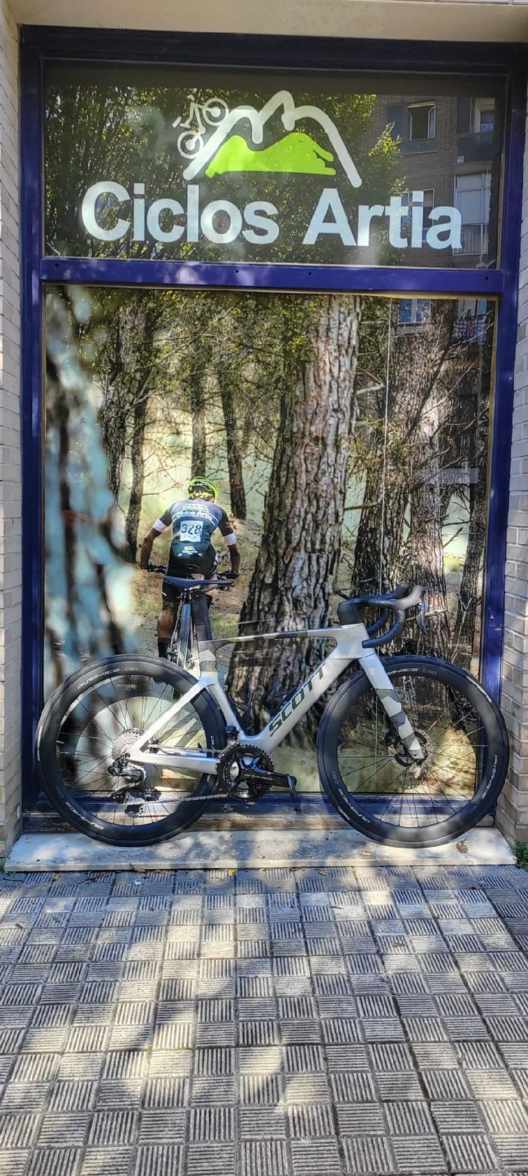 Used Scott FOIL RC MONTAJE A LA CARTA 2025 Road & Gravel, Light Gray — image 1 of 11