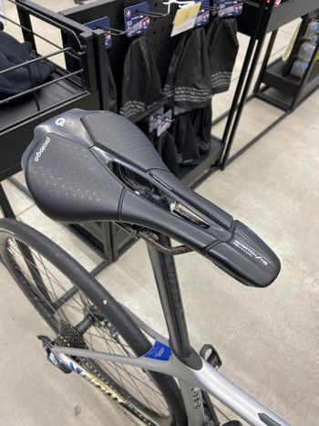 Used Giant Bici GIANT ADVANCED PRO 2020 Road & Gravel, Gris claro — image 5 of 5