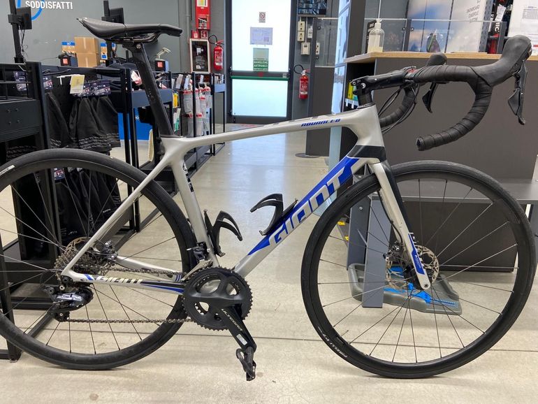 Used Giant Bici GIANT ADVANCED PRO 2020 Road & Gravel, Gris claro — image 1 of 5