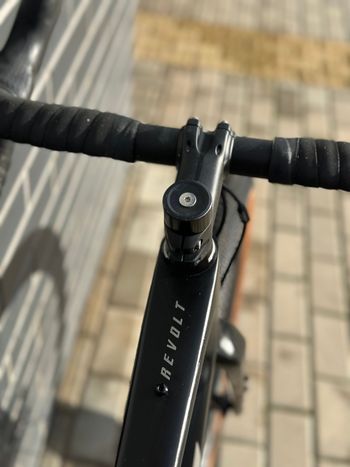 Used Giant Revolt Advanced 3 2025 2025 Road & Gravel, Black — image 7 of 10