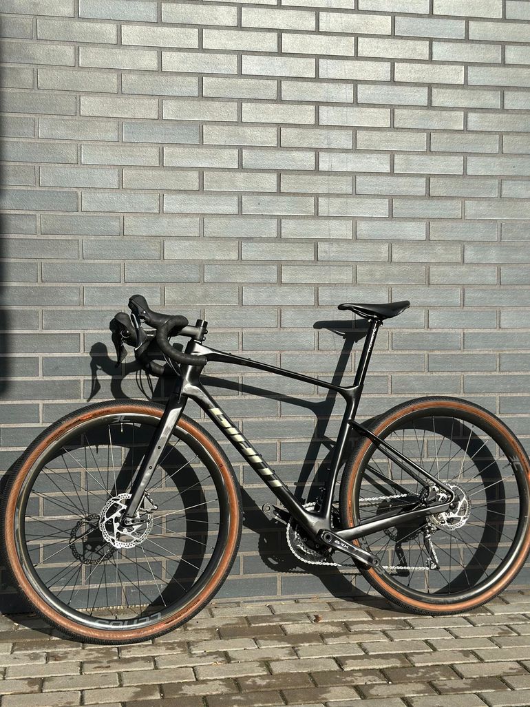 Used Giant Revolt Advanced 3 2025 2025 Road & Gravel, Black — image 1 of 10