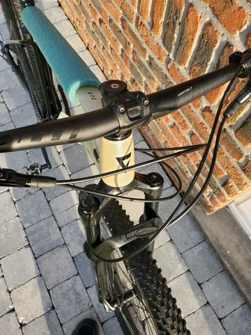 Käytetty Giant Xtc Shimano SLX 2022 Mountainbike — kuva 14 / 16