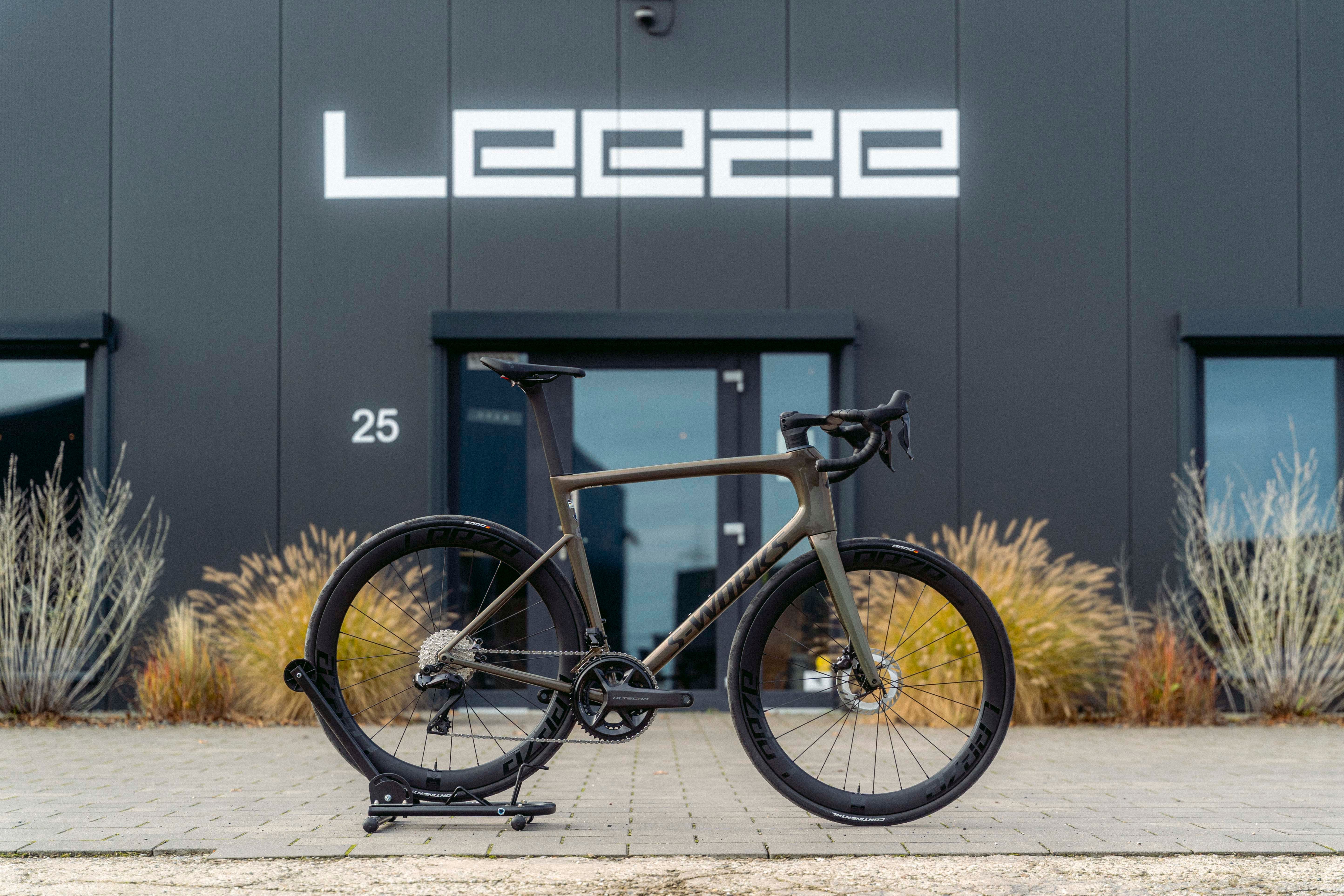 Specialized S-Works Tarmac SL8 - Leeze CC 50 Basic R - Shimano Ultegra ...