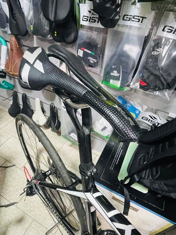 Used Focus Cayo Ultegra Disc 2018 Road & Gravel, Black — image 7 of 7
